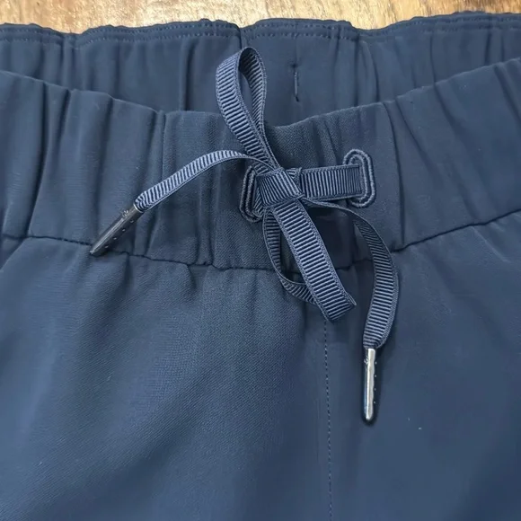LIKE NEW!! Lululemon On the Fly woven jogger - size 2 True Navy color - Picture 3 of 7